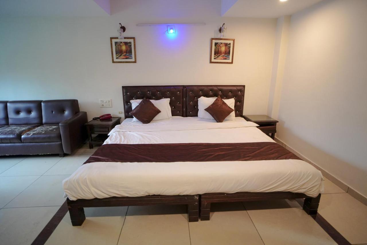 Hotel Seven Ahmedabad Exterior photo