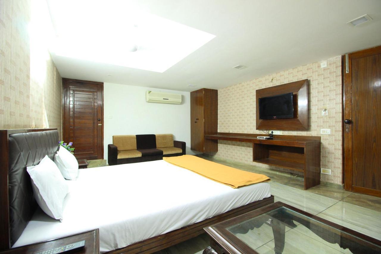 Hotel Seven Ahmedabad Exterior photo